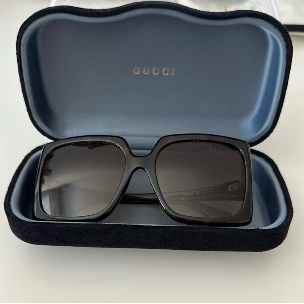 Gucci Black Gradient Oversized Sunglasses
AUTHENTIC